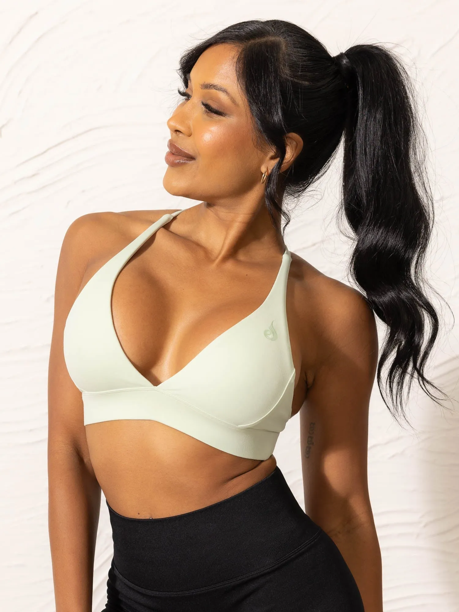 NKD Low Neck Sports Bra - Cucumber Thick straps seams
