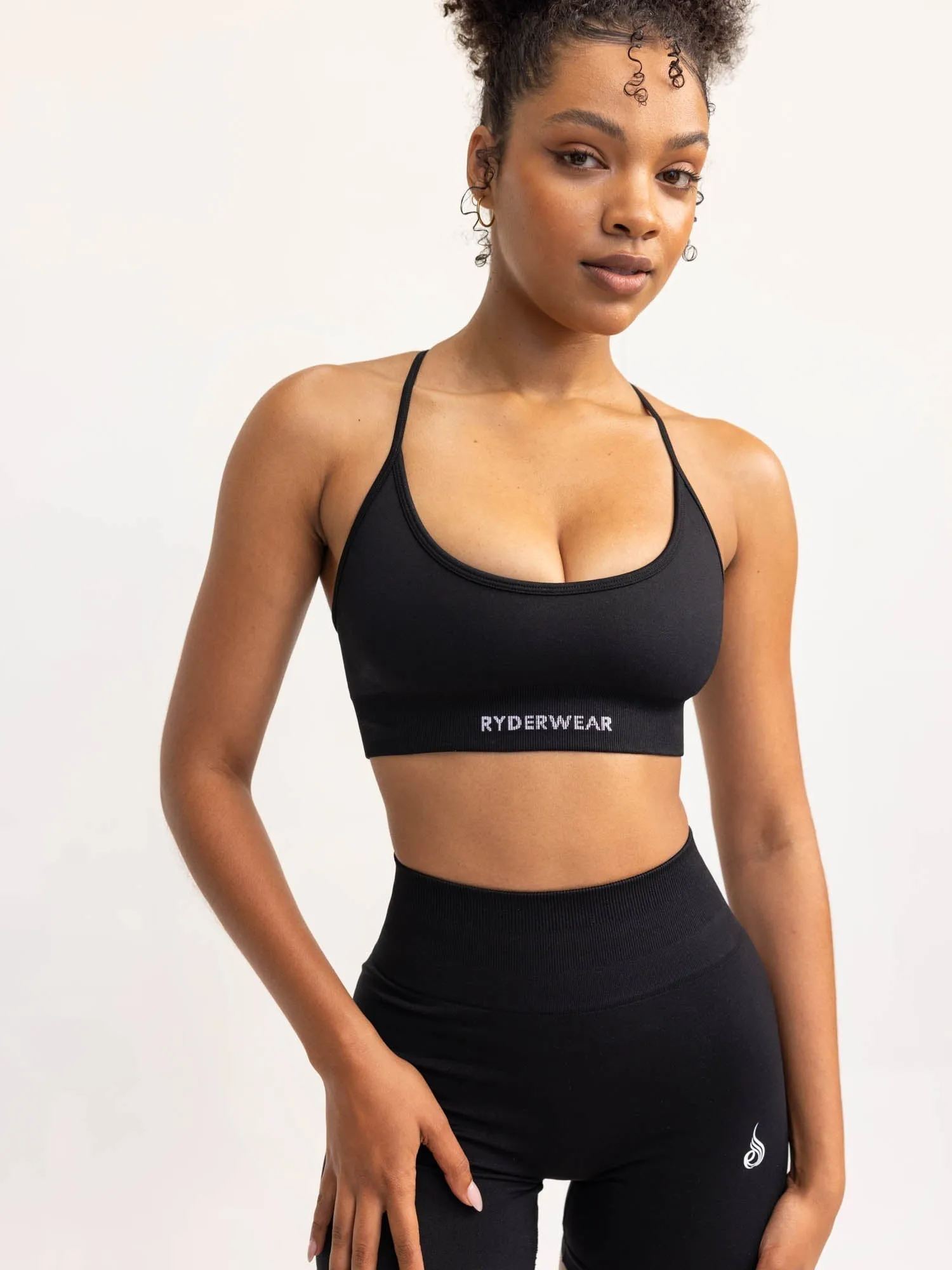 Lift 2.0 Seamless Sports Bra - Black Adaptive Stretch Fabric Piped edges seams