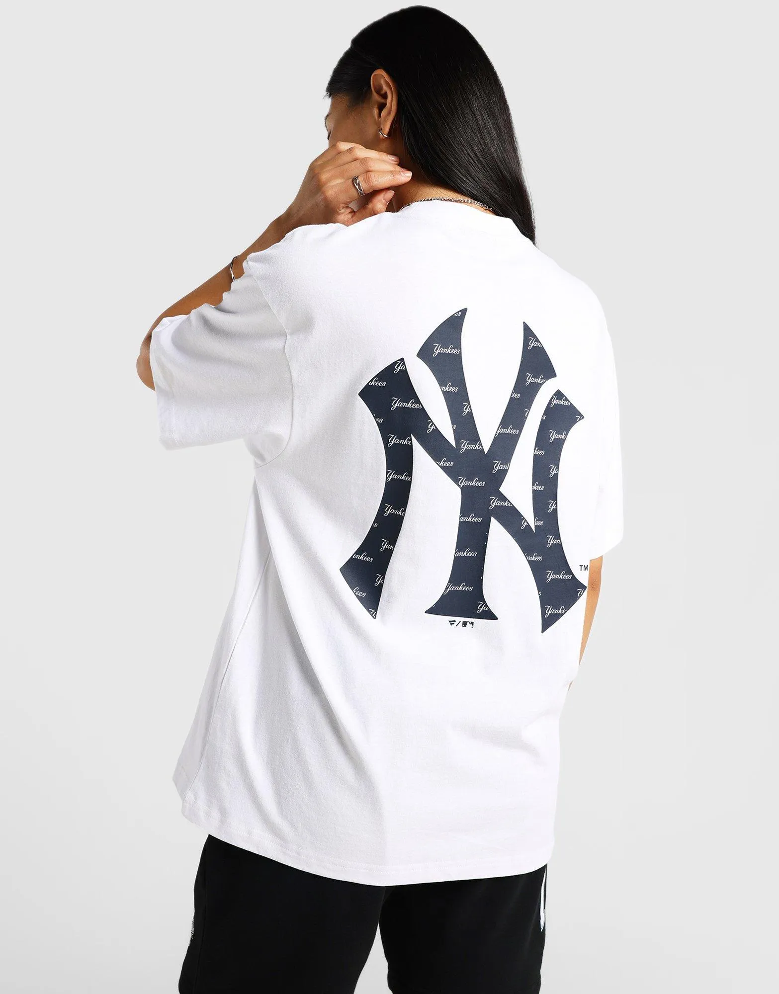 Chill Design Monogram T-Shirt