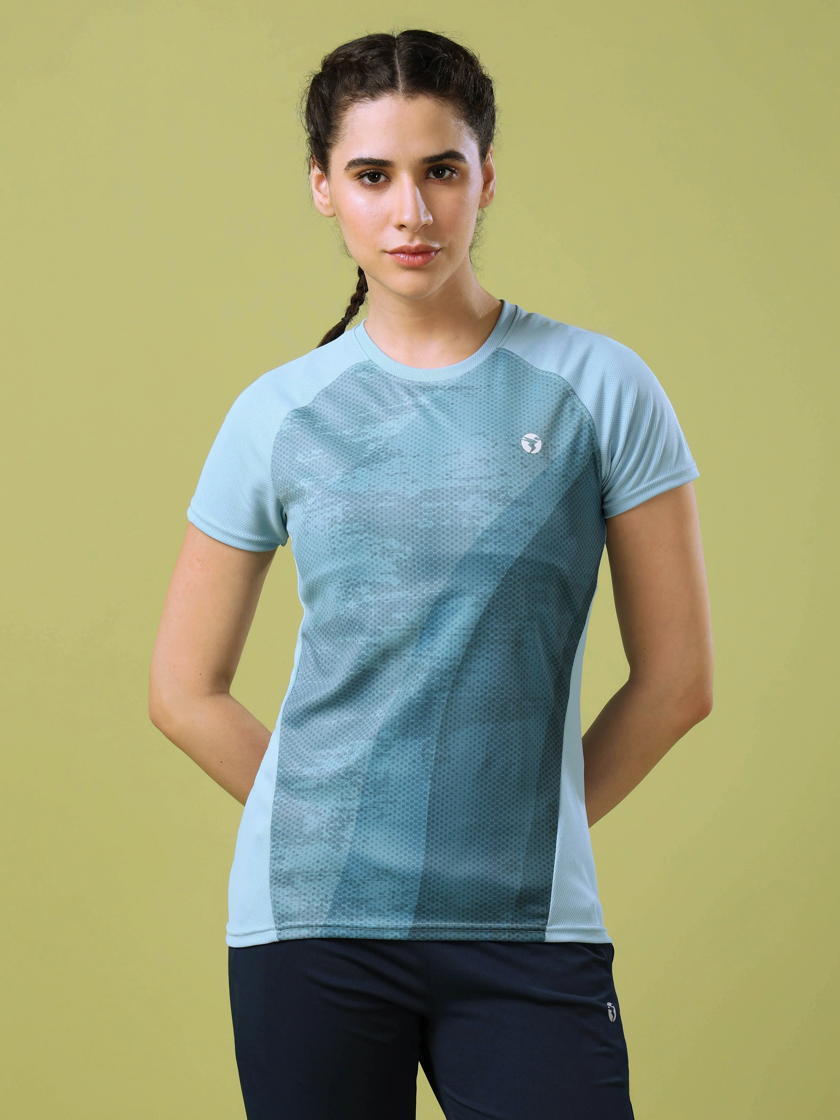 Women Abstract Print Slim Fit Crew Neck T-shirt with TECHNO COOL  Active Outfit Style