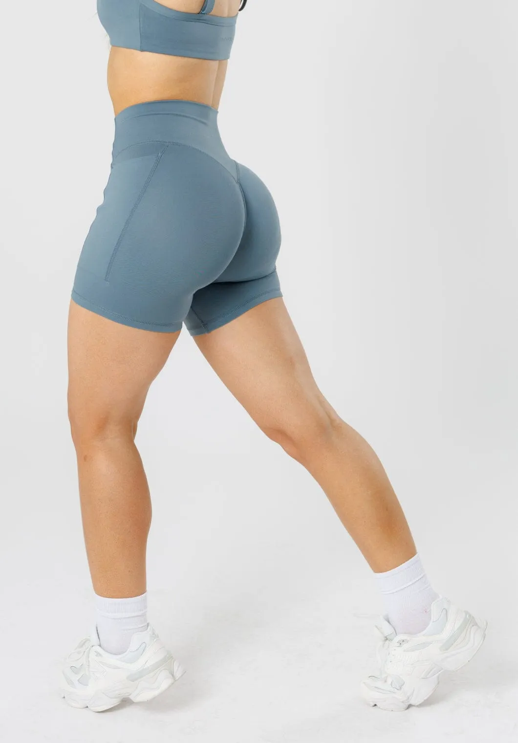 UPF Protection Thermoregulating Fabric Reluna Empower Sculptseam?  Plus Pocket Short 6?? Slate
