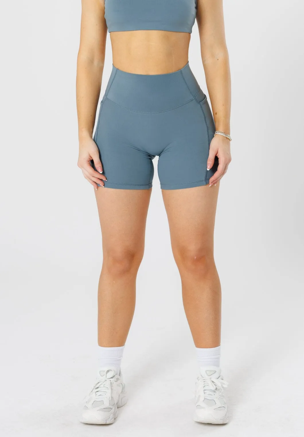 Reluna Empower Sculptseam?  Plus Pocket Short 6?? Slate Cozy Wear Outdoor Essentials