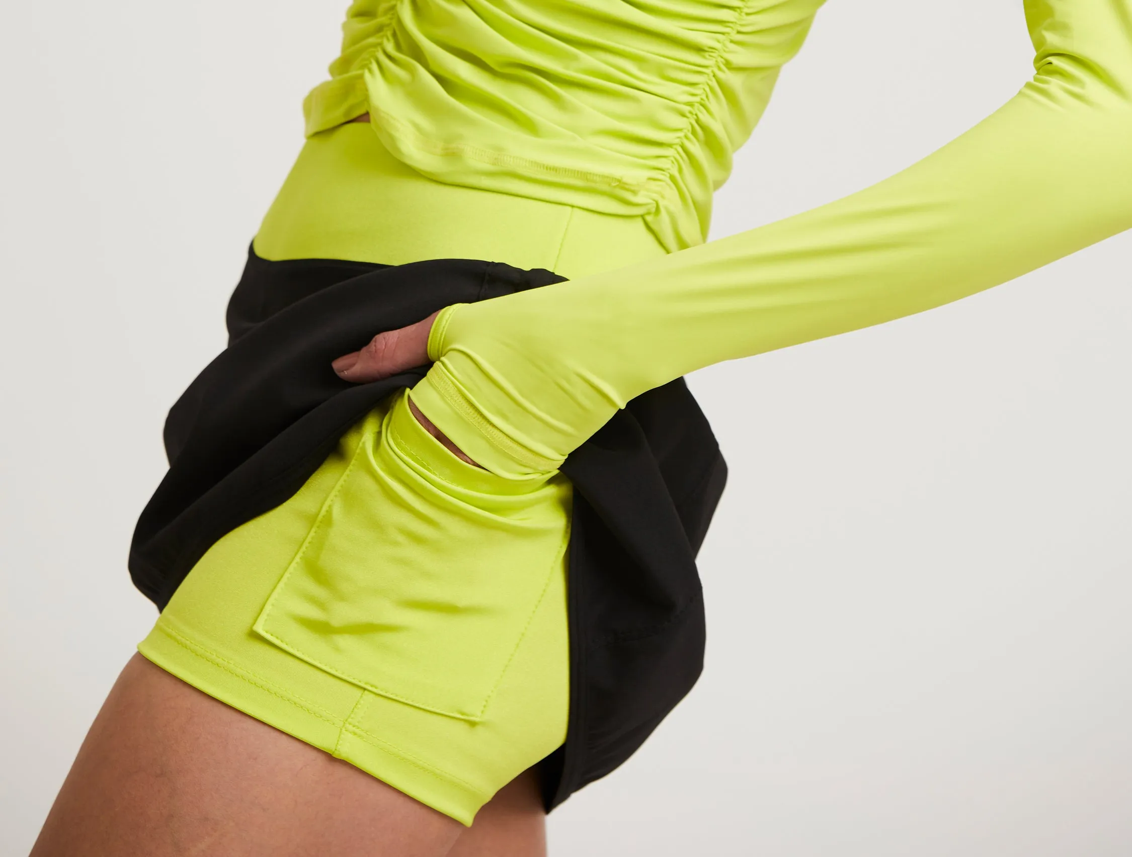 Moisture wicking Hip Skimming Saia franzida lateral (SA03)